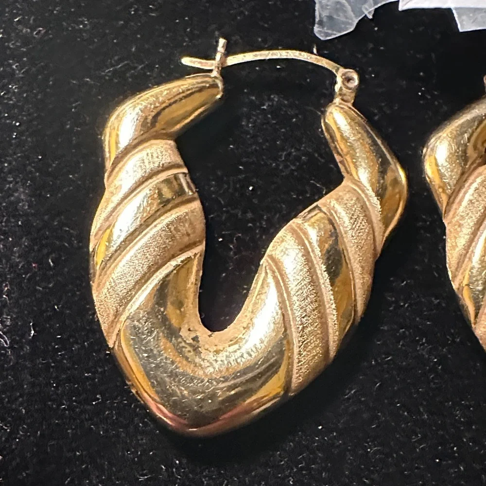 14 KARAT Gold Hoop Earrings 4.5 Grams - Picture 4 of 9